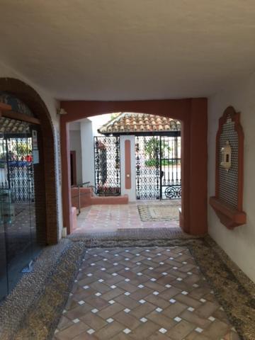 マルベーリャLarge And Elegant In Puerto Banus With Pools And Paddleアパートメント エクステリア 写真